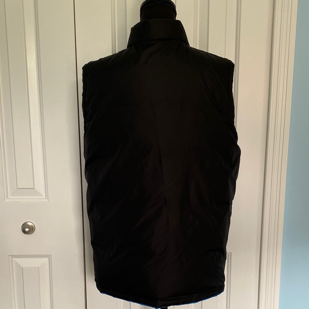 The North Face 18-20 Year Old 550 Vibrant Blue and Black Reversible Vest - Picture 8 of 11
